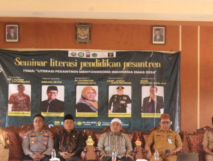 FOTO: Para narasumber Seminar Literasi Pendidikan di Ponpes Bustanul Ulum Sumber Anom, Palengaan, Pamekasan.