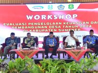 FOTO: Bupati Sumenep Achmad Fauzi Wongsojudo menyampaikan amanah saat sosialisasi Pembinaan Jabatan Fungsional ASN, di SKD Batuan, Kamis (28/11/2024).