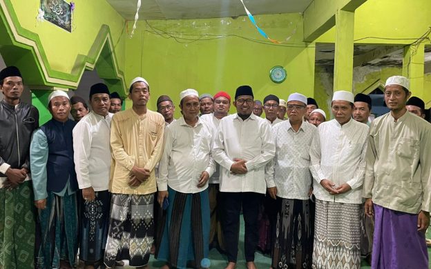 FOTO: Dukungan dari kalangan kiai pondok pesantren se-Kecamatan Ambunten dan Pasongsongan, menyatakan dukungan untuk pasangan calon (paslon) Fauzi-Imam (FAHAM) di Pilkada Sumenep 2024.