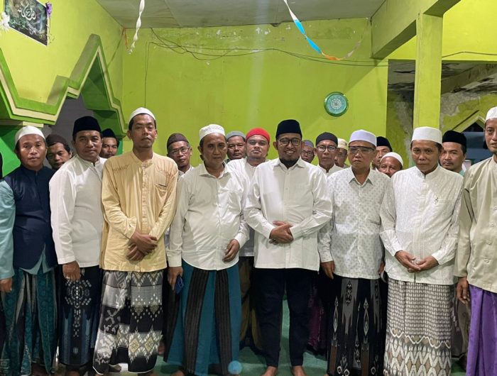 FOTO: Dukungan dari kalangan kiai pondok pesantren se-Kecamatan Ambunten dan Pasongsongan, menyatakan dukungan untuk pasangan calon (paslon) Fauzi-Imam (FAHAM) di Pilkada Sumenep 2024.