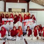 FOTO: Anggota Muslimat NU Pulau Giliraja menyatakan siap mendukung dan memenangkan pasangan calon Bupati Sumenep, Achmad Fauzi Wongsojudo dan KH. Imam Hasyim (FAHAM), dalam Pilkada Sumenep 2024.