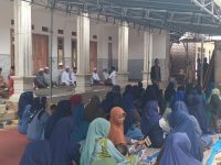 FOTO: Ratusan emak-emak Desa Beringin, Kecamatan Dasuk, Kabupaten Sumenep, saat mendeklarasikan dukungan kepada pasangan calon Bupati Achmad Fauzi Wongsojudo dan KH Imam Hasyim (FAHAM).