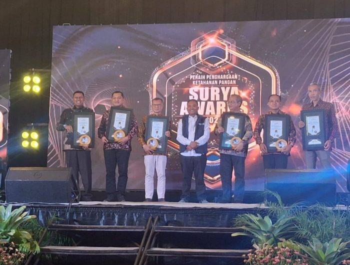 FOTO: Pemerintah Kabupaten Sumenep menerima penghargaan bergengsi dari Harian Surya dan TribunJatimNetwork dalam peringatan Hari Ulang Tahun (HUT) Harian Surya ke-35.