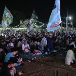 FOTO: Ribuan masyarakat Sumenep memadati acara Faham Bershalawat bersama pasangan calon Bupati dan Wakil Bupati Sumenep nomor urut 2, Achmad Fauzi – KH Imam Hasyim. Sabtu malam (16/11/2024).