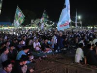 FOTO: Ribuan masyarakat Sumenep memadati acara Faham Bershalawat bersama pasangan calon Bupati dan Wakil Bupati Sumenep nomor urut 2, Achmad Fauzi – KH Imam Hasyim. Sabtu malam (16/11/2024).