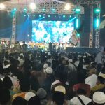 FOTO: Gabungan relawan dari berbagai jaringan pemenangan paslon nomor urut 2, Achmad Fauzi Wongsojudo dan KH Imam Hasyim (Faham) melaksanakan gelaran sholawat di Lapangan Gapura, Kecamatan Gapura, Selasa (19/11/2024).