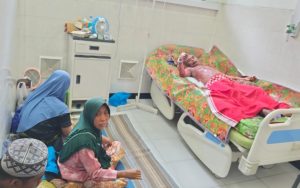 Rasakan Manfaat Terbaik UHC, Keluarga Pasien di RSUD Sumenep Doakan Fauzi Kembali Terpilih Bupati