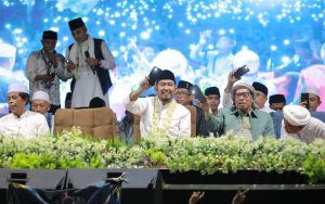 Faham Bersholawat di Saronggi, Ribuan Warga Serukan Kemenangan Fauzi-Imam