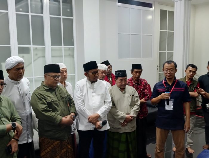 FOTO: Pasangan calon Achmad Fauzi Wongsojudo - KH Imam Hasyim (FAHAM) saat menggelar konferensi pers hasil hitung cepat Lembaga Survei TerUKUR. Rabu (27 November 2024) malam.