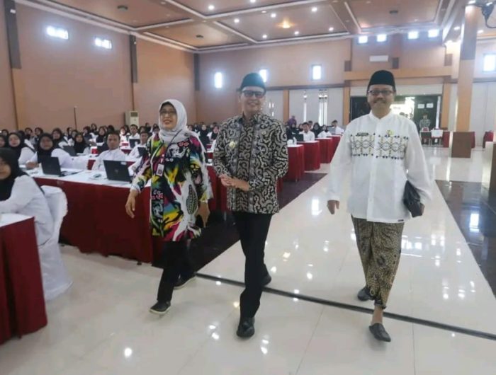 Foto: Pj Bupati Pamekasan Masrukin di lokasi Tes CPNS 2024, Gedung Prima Jaya Abadi, Desa Larangan Tokol, Kecamatan Tlanakan.