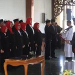 Foto: Pj Bupati Pamekasan Masrukin melantik 33 pengawas sekolah di Pendapa Agung Ronggosukowati.
