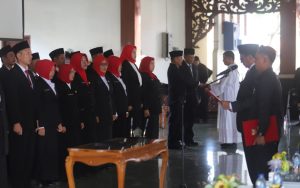 Pj Bupati Pamekasan Lantik 33 Pengawas Sekolah, Mutasi 45 Kepala Sekolah