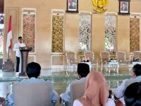 Foto: Pj Bupati Pamekasan saat sambutan pada Rakor menjelang Pilkada 2024.
