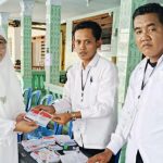 FOTO: Wakil Bupati Sumenep Dewi Kholifah saat menyalurkan hak pilihnya pada Pilkada Serentak 2024, Rabu (27/11/2024), di TPS 6 Desa Pandian Kecamatan Kota Sumenep.