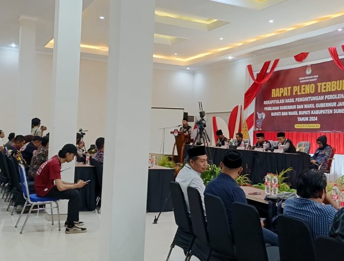 FOTO: KPU Kabupaten Sumenep, menggelar rapat pleno terbuka rekapitulasi hasil penghitungan suara pemilihan Gubernur dan  Wakil Gubernur Jawa Timur, Bupati dan Wakil Bupati Sumenep Tahun 2024. Kamis (5/ Desember 2024).