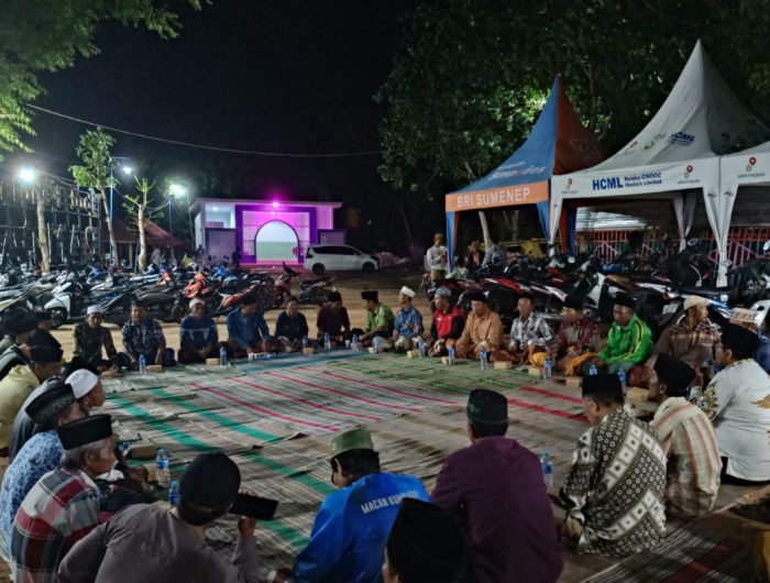 FOTO: Pengelola Spot Pancing Pantai Matahari Lobuk mengisi malam pergantian tahun 2024 menuju 2025 dengan doa bersama. Selasa (31 Desember 2024) malam.