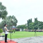 FOTO: Bupati Sumenep Achmad Fauzi Wongsojudo saat memimpin apel gabungan, di halaman kantor Pemkab Sumenep, Kamis (02 Januari 2025).