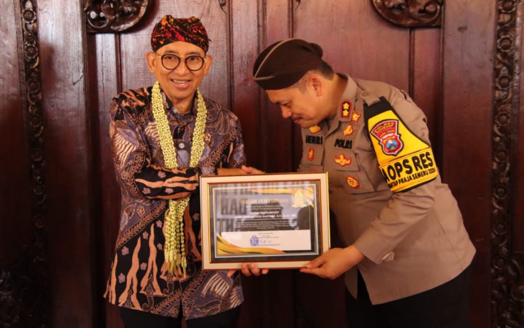 Sukses Gelar Pameran Pusaka, Kapolres Sumenep Terima Penghargaan dari Menteri Kebudayaan RI