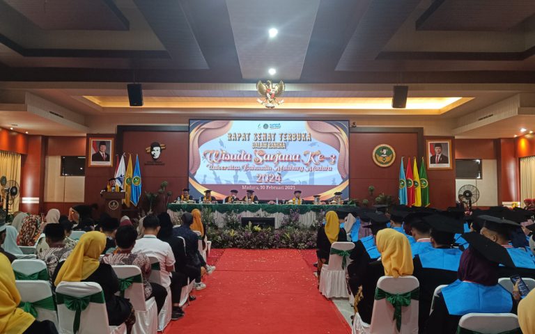 FOTO: Prosesi wisuda mahasiswa Universitas Bahaudin Mudhary Madura (Uniba Madura) dari berbagai fakultas berlangsung khidmat. Senin (10 Februari 2025).