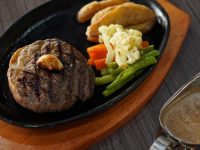 Foto: Menu baru Arinna Cafe & Resto Sumenep, steak berkualitas tinggi siap memanjakan lidah para pecinta kuliner. Selasa (10 Februari 2025).