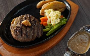 Foto: Menu baru Arinna Cafe & Resto Sumenep, steak berkualitas tinggi siap memanjakan lidah para pecinta kuliner. Selasa (10 Februari 2025).