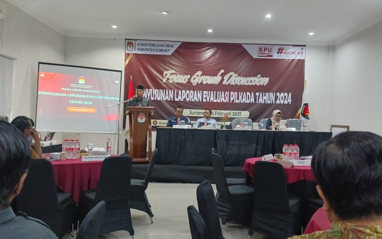 FOTO: KPU Kabupaten Sumenep menggelar focus group discussion (FGD) penyusunan laporan evaluasi Pilkada tahun 2024. Selasa (25 Februari 2025), di hotel El-Malik yang berlokasi di Jalan Hos Cokroaminoto Pajagalan Kecamatan Kota Sumenep.