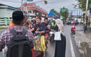 IWO Pamekasan Berbagi Berkah Ramadhan, Bagikan Ratusan Takjil Gratis