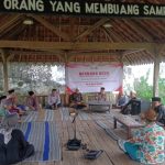 FOTO: Pengurus PABPDSI Kabupaten Sumenep saat menggelar kegiatan Ngobras Desa di Cafe Kanca Kona desa Babbalan. Jum'at, 14 Maret 2025.