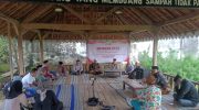 FOTO: Pengurus PABPDSI Kabupaten Sumenep saat menggelar kegiatan Ngobras Desa di Cafe Kanca Kona desa Babbalan. Jum'at, 14 Maret 2025.