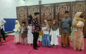 PLN UP3 Madura Santuni Anak Yatim dan Guru Ngaji di Acara Buka Puasa Bersama