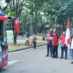 FOTO: Dokumentasi Bupati Sumenep, Achmad Fauzi Wongsojudo saat melepas keberangkatan mudik gratis Jakarta - Sumenep.