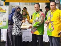 FOTO: Bank BPRS Bhakti Sumekar saat menggelar Ramadan Bazar Murah selama dua hari, mulai 20 hingga 21 Maret 2025, bertempat di halaman Kantor setempat. (Foto: Istimewa)