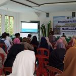 FOTO: dr. Hanif Adhar saat menjadi pemateri bidang kesehatan dalam kegiatan Bimbingan Manasik Haji Tingkat Kecamatan yang digelar pada Kamis, 17 April 2025.