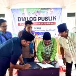 FOTO: Penandatanganan kesepakatan bersama Forum Lintas Tokoh Giliraja bersama Wakil Bupati Sumenep, PLN UP3 Madura dan Anggota DPRD Sumenep, perihal penambahan jam operasional listrik pulau Giliraja.