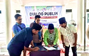 FOTO: Penandatanganan kesepakatan bersama Forum Lintas Tokoh Giliraja bersama Wakil Bupati Sumenep, PLN UP3 Madura dan Anggota DPRD Sumenep, perihal penambahan jam operasional listrik pulau Giliraja.