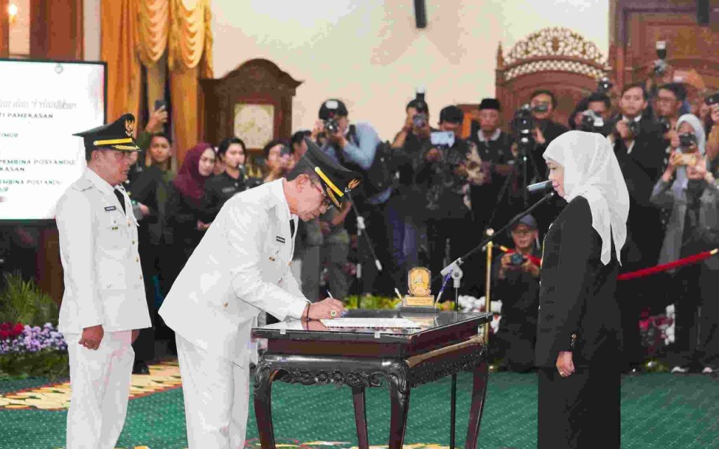 Gubernur Jatim Lantik Bupati dan Wakil Bupati Pamekasan di Gedung Negara Grahadi
