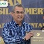 FOTO: Bupati Sumenep, Achmad Fauzi Wongsojudo saat menerima penghargaan opini Wajar Tanpa Pengecualian (WTP) dari BPK RI atas LKPD Tahun Anggaran 2024.