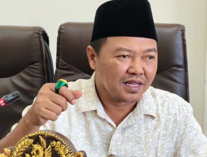FOTO: Anggota Komisi II DPRD Sumenep, Rasidi. (Ist/wartazone.com)