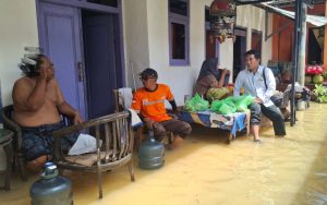 Turun Langsung ke Lapangan, MUI Jatim bersama Baznas Sumenep Salurkan Bantuan Korban Banjir