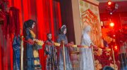 FOTO: Brand ambassador Arinna, Irish Bella dan Owner Arinna Premium Hijab Hj. Arina Hidayah, tampil memukau bersama muse lainnya seperti Donita, Cut Meyriska, Dhini Aminarti, dan Aryani Fitriana.