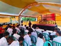 FOTO: Penanggung Jawab Program NAPZA Puskesmas Arjasa, menjadi narasumber pada kegiatan Wawasan Kebangsaan bertema “Merawat Generasi Muda Desa Pandeman, Merajut Visi Menyambut Indonesia Emas”, Pemerintah Desa Pandeman.