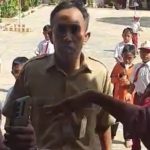 FOTO: Insiden seorang oknum dari Lembaga Swadaya Masyarakat (LSM), yang diduga membuat kegaduhan di lingkungan SD Negeri Duko 1, Kecamatan Arjasa Sumenep.