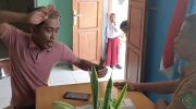 FOTO: Tangkap layar sebuah video berdurasi 2.58 detik memperlihatkan kericuhan di ruang guru Sekolah Dasar Negeri (SDN) Duko 1, Kecamatan Arjasa, Pulau Kangean, Sumenep, Jawa Timur, antara oknum LSM dan sejumlah guru.