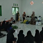 FOTO: Disbudporapar Kabupaten Sumenep saat menggelar pelatihan ecoprint dan menjahit bagi para santri di Pondok Pesantren At-Taufiqiyah, Kecamatan Bluto, Sumenep, pada Jumat (23/5/2025).
