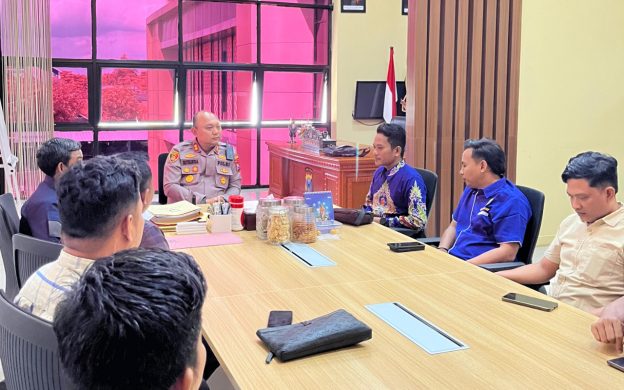 FOTO: Jajaran Dewan Pengurus Daerah Komite Nasional Pemuda Indonesia (DPD KNPI) Kabupaten Sumenep saat kunjungan silaturahmi ke Markas Kepolisian Resor (Polres) Sumenep, Selasa (3/6/2025).