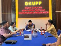 FOTO: Jajaran Dewan Pengurus Daerah Komite Nasional Pemuda Indonesia (DPD KNPI) Kabupaten Sumenep, menggelar diskusi terbatas dengan Kepala Dinas Koperasi Usaha Kecil Menengah Perindustrian dan Perdagangan (DKUPP) Sumenep, Moh Ramli. Kamis (12 Juni 2025).