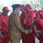 FOTO: Bupati Sumenep, Achmad Fauzi Wongsojudo, melepas kontingen Kabupaten Sumenep yang akan berpartisipasi dalam Pekan Olahraga Provinsi (Porprov) Jawa Timur IX tahun 2025. Senin (16/6/2025).