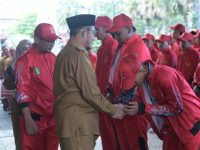 FOTO: Bupati Sumenep, Achmad Fauzi Wongsojudo, melepas kontingen Kabupaten Sumenep yang akan berpartisipasi dalam Pekan Olahraga Provinsi (Porprov) Jawa Timur IX tahun 2025. Senin (16/6/2025).