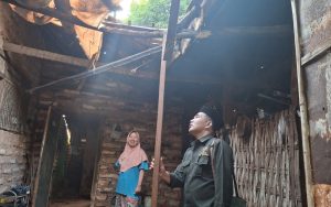 Tangis Haru Asmani, Janda Lansia yang Mendapatkan Bantuan RTLH dari Baznas Sumenep