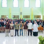 FOTO: Peserta, panitia, dan tamu undangan berfoto bersama usai pembukaan TECHNOfest 2025, di Aula Fakultas Teknik Universitas Islam Madura (UIM), Senin (23/6/2025).